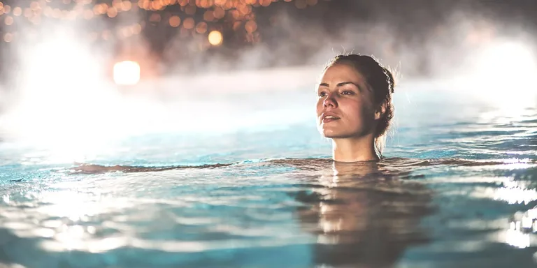 Het zwembad van Sauna Drôme in Putten.